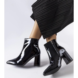 Bottines vernies noires d'Usinaya le noir 1
