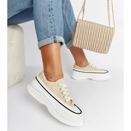 Baskets beiges sur la plateforme Plesio 2 Baskets beiges sur la plateforme Plesio 2