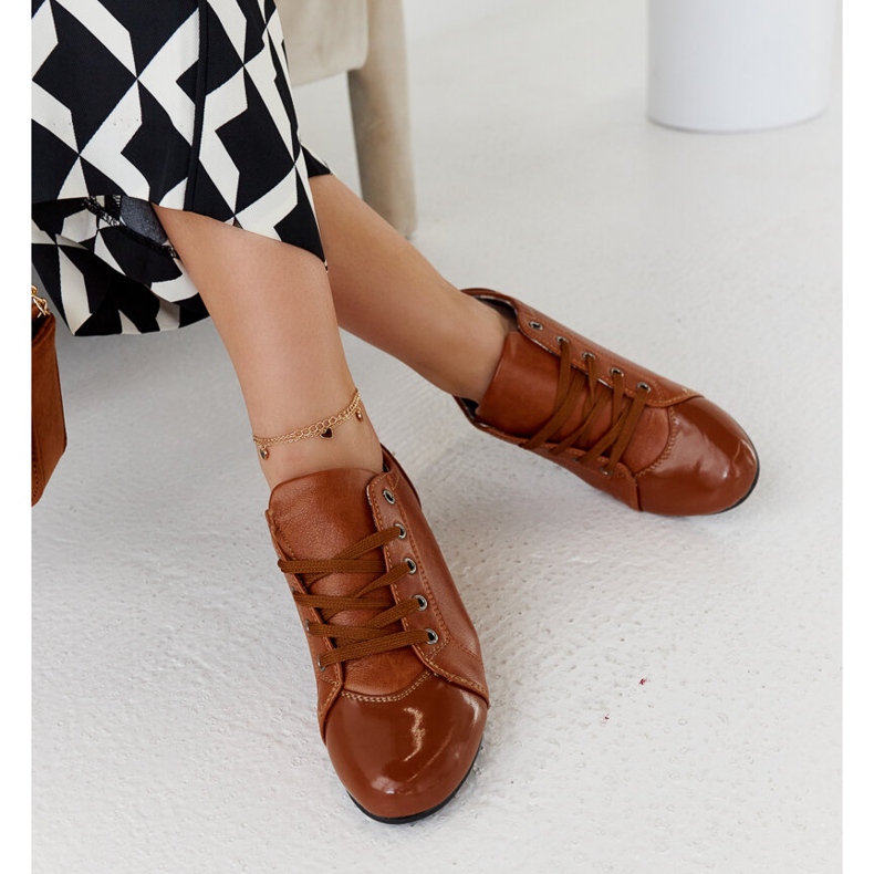 Chaussures marron à bout verni de Parady brun 1 Chaussures marron à bout verni de Parady brun 1