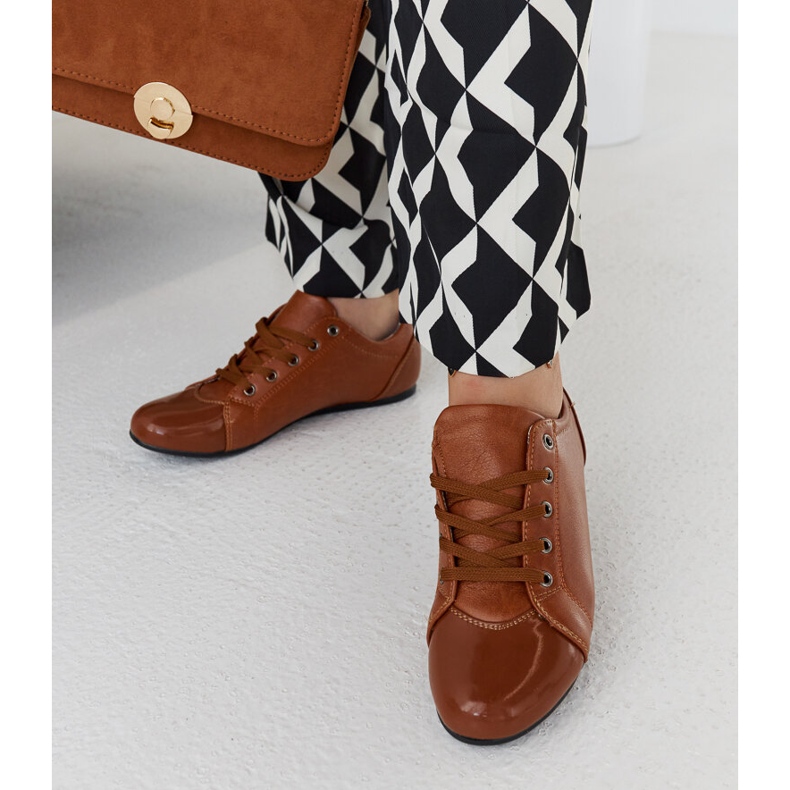 Chaussures marron à bout verni de Parady brun 2 Chaussures marron à bout verni de Parady brun 2