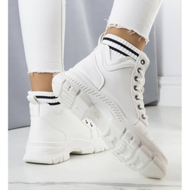 Bottes isolées blanches Innes 2