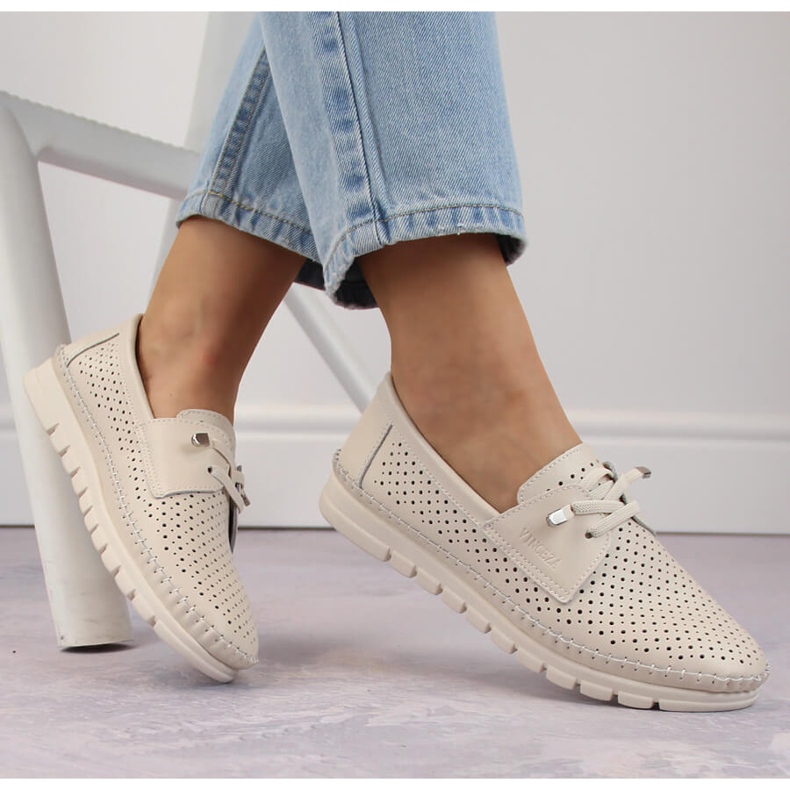 Chaussures slip-on femme en cuir ajouré, beige Vinceza 7872 1 Chaussures slip-on femme en cuir ajouré, beige Vinceza 7872 1