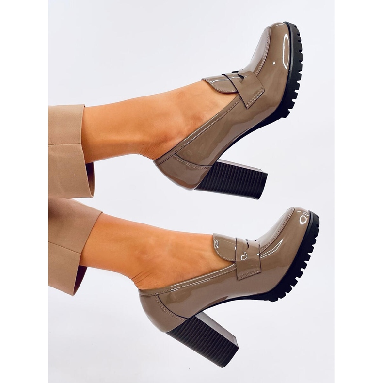 Jeffis Kaki mocassins vernis à talons beige 2