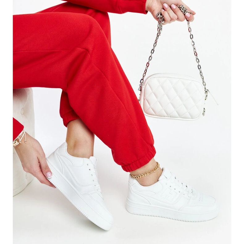 Baskets blanches sur la plateforme Mentha 1