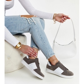 Baskets à plateforme en daim gris par Fareeda 1