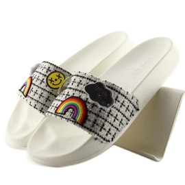 8228 Chaussons blancs à épingles blanche 1