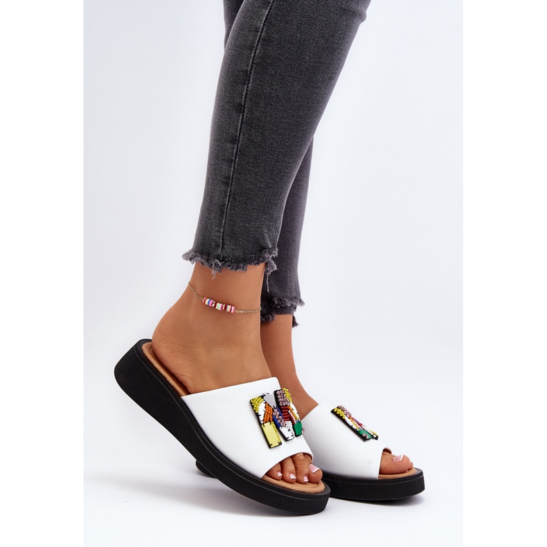 Vinceza Tongs en cuir pour femmes avec décoration Asames blanches 2