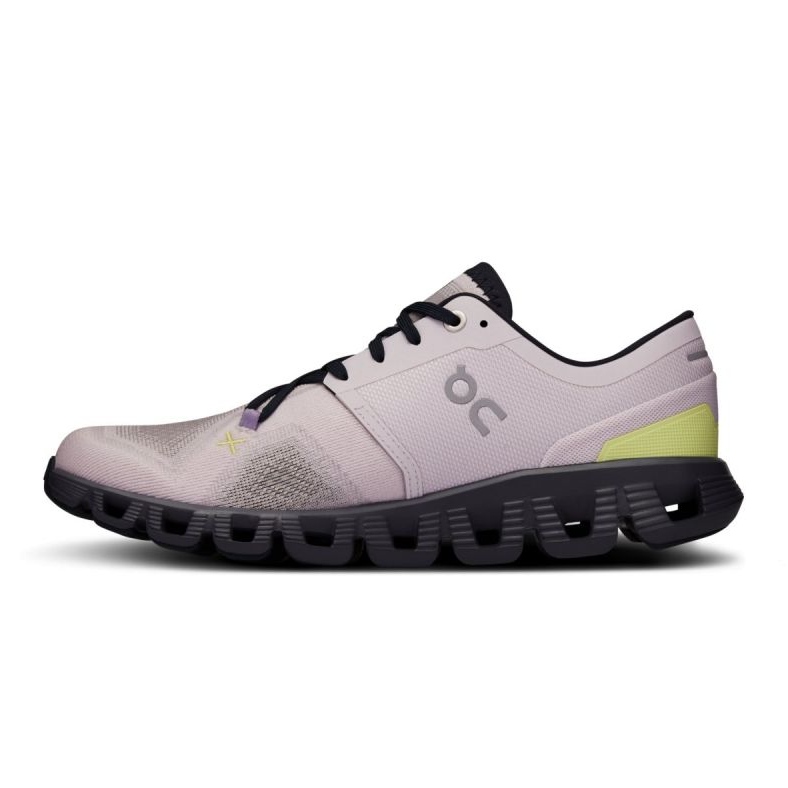 On Running Sur les chaussures Running Cloud X 3 W 6098098 rose 1
