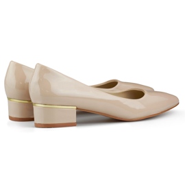 Escarpins en cuir verni beige à petit talon 1
