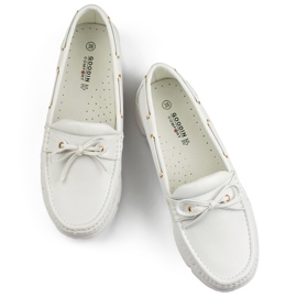 Mocassins confortables pour femmes en blanc. blanche 2