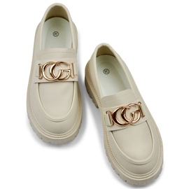 Mocassins beiges sur la plateforme et mocassins femme beiges 1