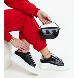 Baskets noires sur la plateforme GOE NN2N4034 le noir 1