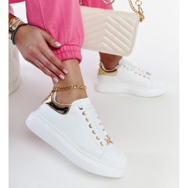 Baskets blanches sur la plateforme GOE LL2N4011 1