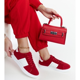 Baskets en daim rouge sur la plateforme Serap 2