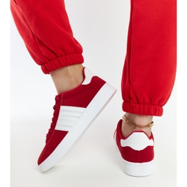 Baskets en daim rouge sur la plateforme Serap 4