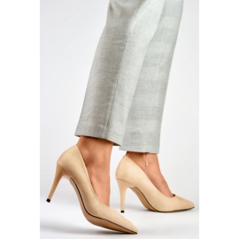 Escarpins à talons aiguilles en daim beige 1