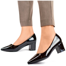 Escarpins vernis noirs à bout pointu et talon bas le noir 2