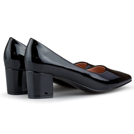 Escarpins vernis noirs à bout pointu et talon bas 1