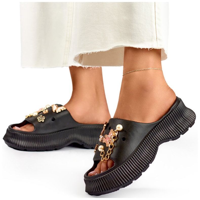 Tongs pour femmes en caoutchouc noir avec décorations 1