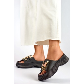 Tongs pour femmes en caoutchouc noir avec décorations le noir 2