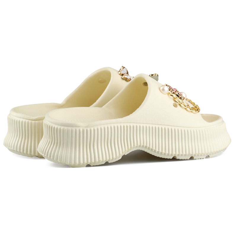 Tongs femme en caoutchouc beige avec décorations 1 Tongs femme en caoutchouc beige avec décorations 1