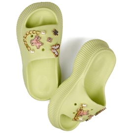 Tongs pour femmes en caoutchouc vert clair avec décorations 2