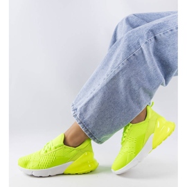 Baskets de sport fluo vert court 1
