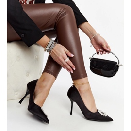 Escarpins hauts noirs finition satinée et strass par Susegana 1