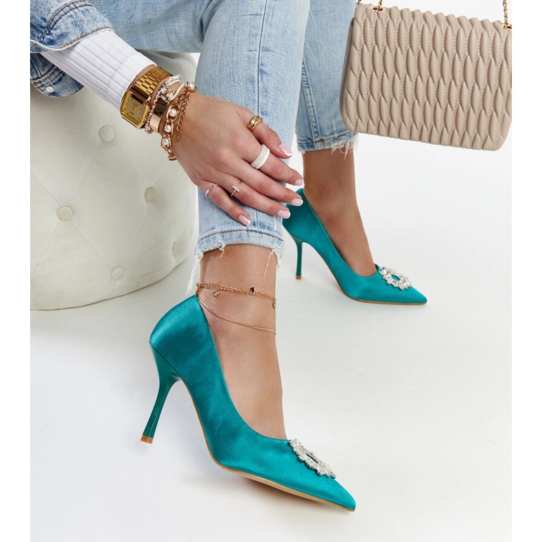 Escarpins verts finition satinée et strass par Susegana 1