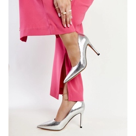 Talons aiguilles en argent verni pour vins 1