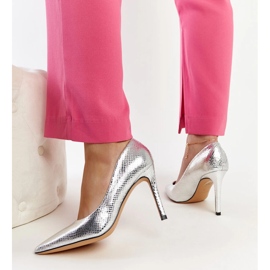 Talons aiguilles en argent verni pour vins 3