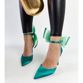 Talons hauts verts avec un nœud d'Ilaysa 1