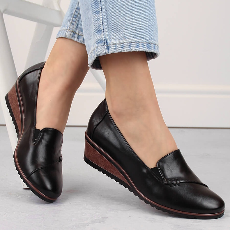 Chaussures compensées slip-on noires pour femme Potocki SZ12345 le noir 1