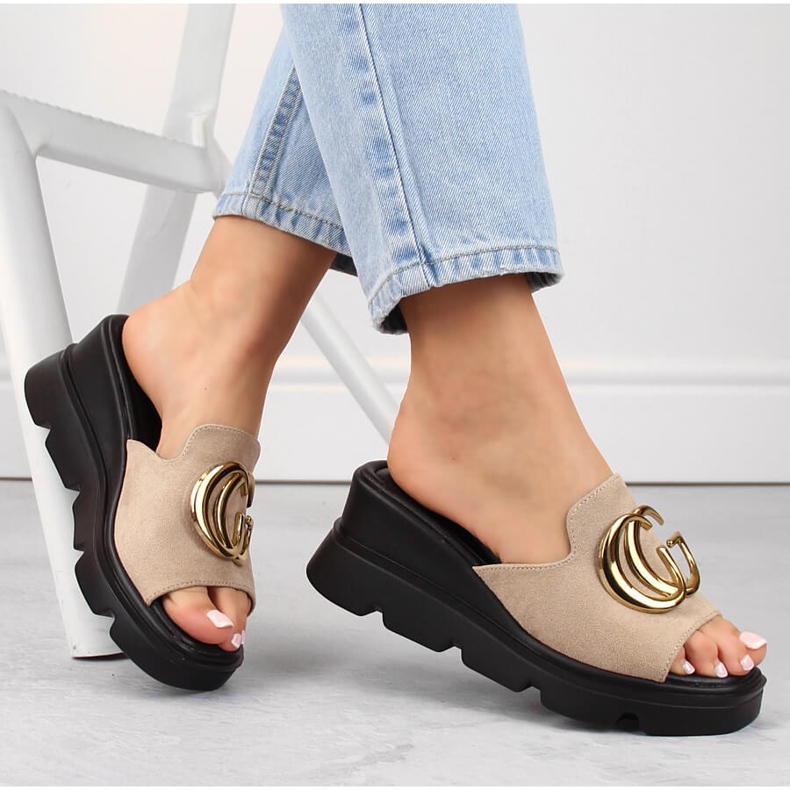 Chaussons compensés en daim femme beige Vinceza 58295 1