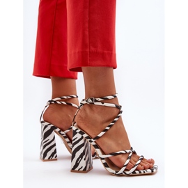 Sandales à talons hauts blanches et noires à la mode Josette 6