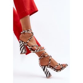 Sandales à talons hauts blanches et noires à la mode Josette 8