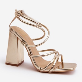 Sandales à talons hauts dorées Josette à la mode 2