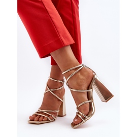 Sandales à talons hauts dorées Josette à la mode d'or 7