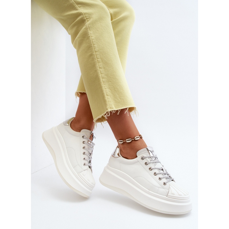 Baskets en cuir pour femmes sur la plateforme GOE NN2N4033 blanc 1