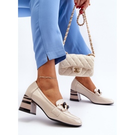 Vinceza Escarpins en cuir verni avec chaîne, Beige Paliotte 1