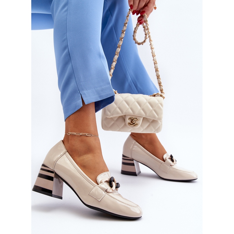 Vinceza Escarpins en cuir verni avec chaîne, Beige Paliotte 1