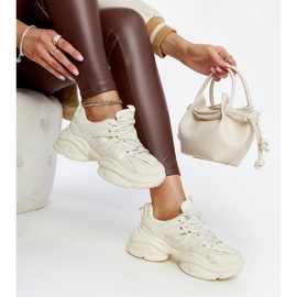 Baskets de sport beige clair par Feaven 1