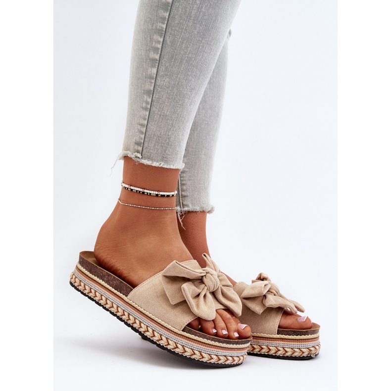 Tongs Beiges Pour Femmes Sur Une Plateforme Avec Un Noeud Evatria 2