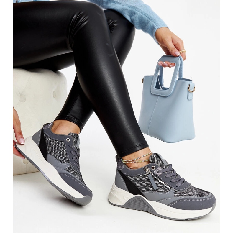 Baskets grises brillantes sur la plateforme Makda 1