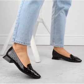 M. DASZYŃSKI Chaussures à enfiler ajourées vernies pour femmes M.Daszyński SA178A-2 le noir 7