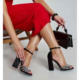 Sandales noires brillantes à talons hauts de Zrinka le noir 1