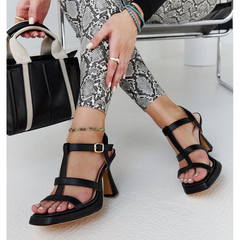Sandales noires à talons hauts en éco-cuir Pirjo le noir 1 Sandales noires à talons hauts en éco-cuir Pirjo le noir 1