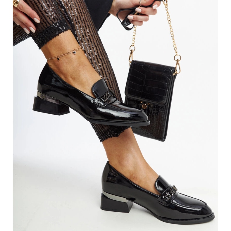 Chaussures en cuir verni noir par Vinceza 1