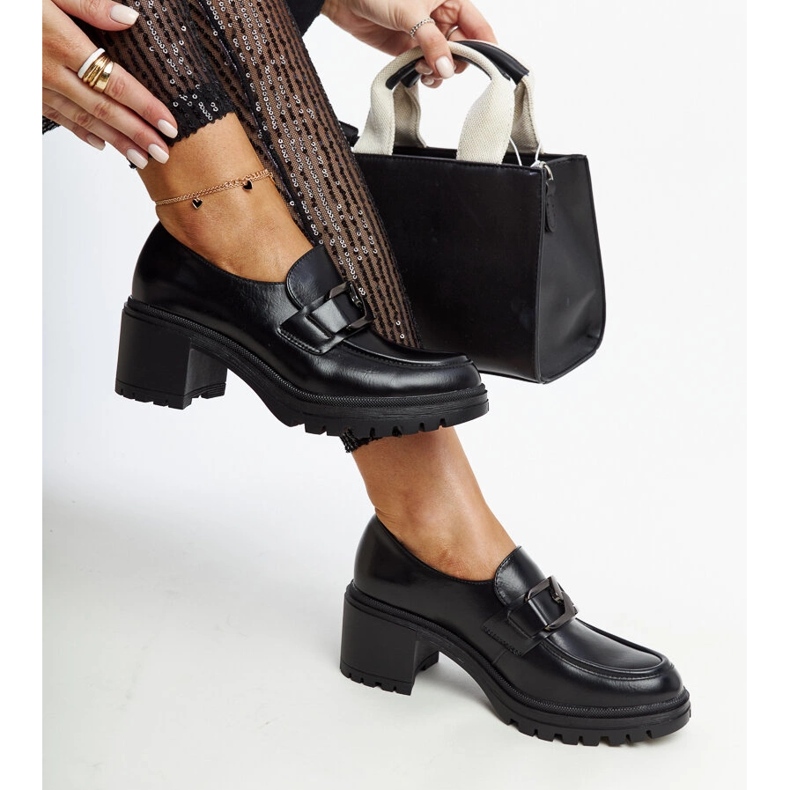 Chaussures noires avec empiècement en cuir de Vinceza 1