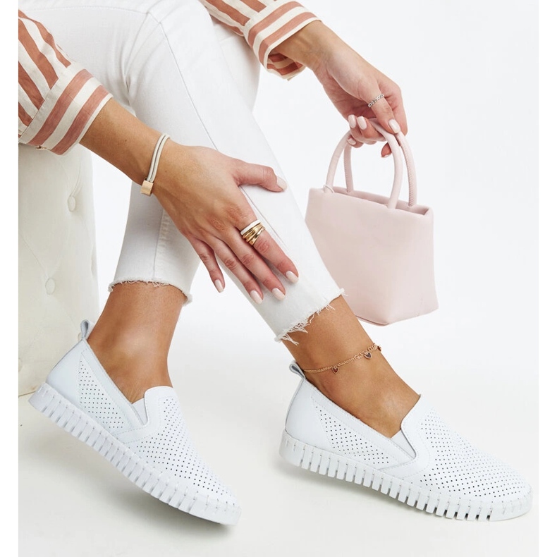 Chaussures en cuir ajouré blanc par Vinceza blanche 1 Chaussures en cuir ajouré blanc par Vinceza blanche 1